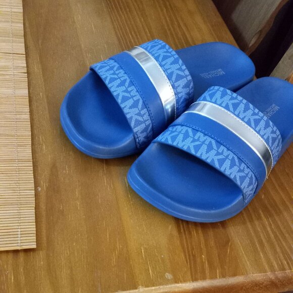 MICHAEL KORS SLIDES SIZE 6 - Picture 3 of 4
